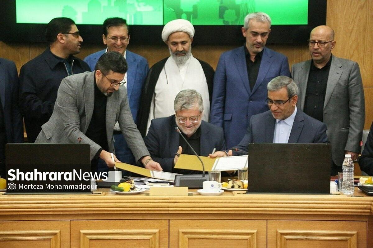 شهردار مشهدمقدس گفت: با امضای تفاهم‌نامه چهارجانبه همکاری، اداره‌کل امور مالیاتی استان مکلف می‌شود تا سهم شهرداری‌های استان از محل درآمدهای حاصل از مالیات بر ارزش افزوده را خیلی دقیق و شفاف در یک سامانه هوشمند اطلاع‌رسانی کند.