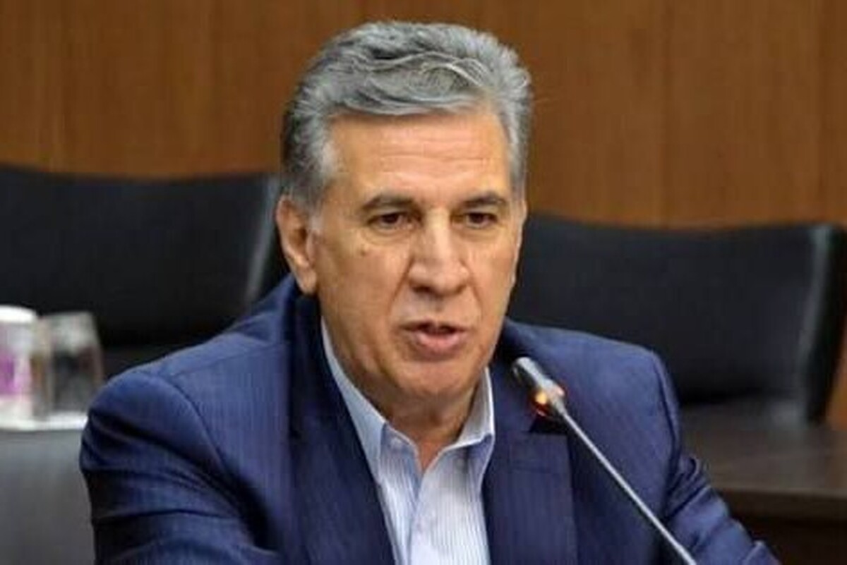  رئیس اتاق بازرگانی ایران گفت: اجرای سیاست تخصیص ارز ۲۸ هزار و ۵۰۰ تومانی به کالا‌های اساسی نتوانسته است تأثیری بر بهبود معیشت مردم بگذارد و هم مردم و هم فعالان اقتصادی از این روند ناراضی‌ هستند.