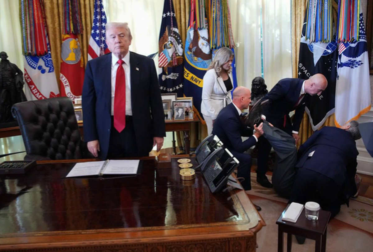 بیهوش شدن فردی در مراسم اعلام قیمت‌های جدید دارو‌های لاغری در کاخ سفید سروصدای زیادی در محافل سیاسی آمریکا به راه انداخته است.