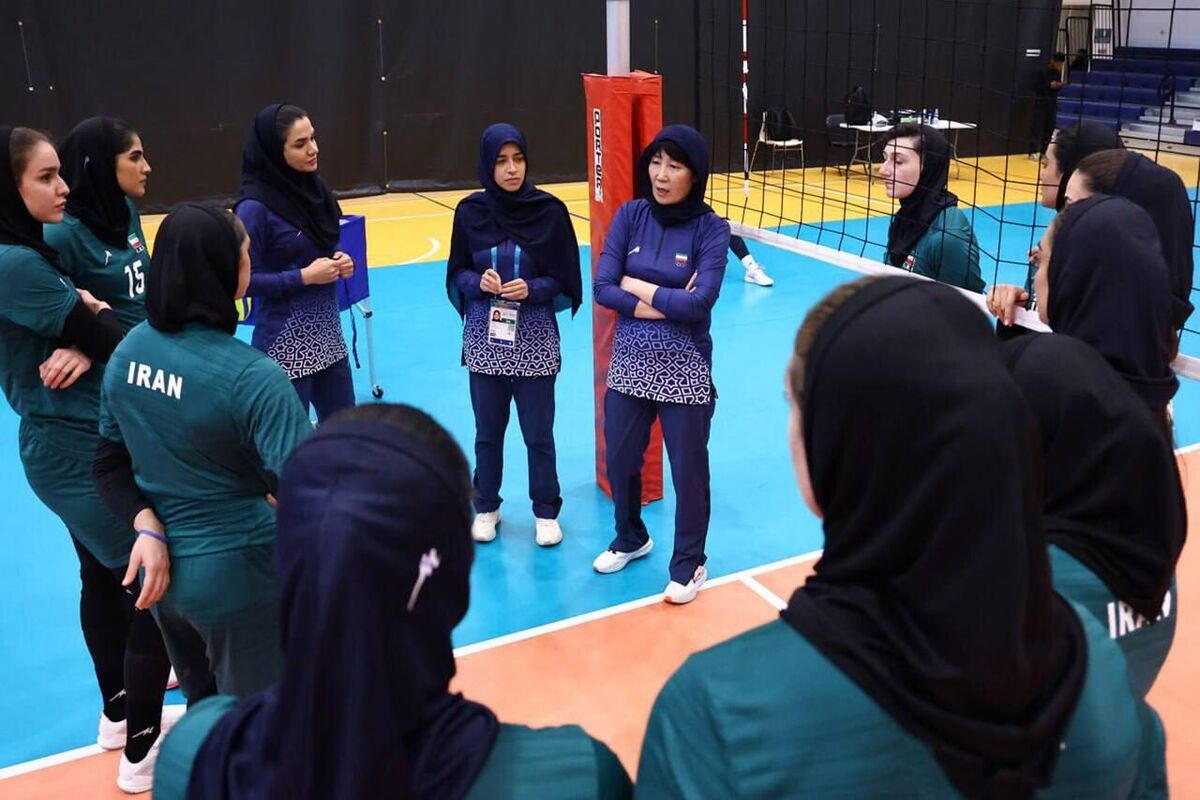 سرمربی تیم ملی والیبال زنان ایران ضعف اصلی تیمش را در دریافت و پاس دانست و در این خصوص گفت: در دیدار با ترکیه دریافت‌های ما بی‌ثبات بود و پاس‌ها هم سرعت پایینی داشت. اگر این دو مورد تقویت شود، می‌توانیم شکست‌های‌مان را جبران کنیم.