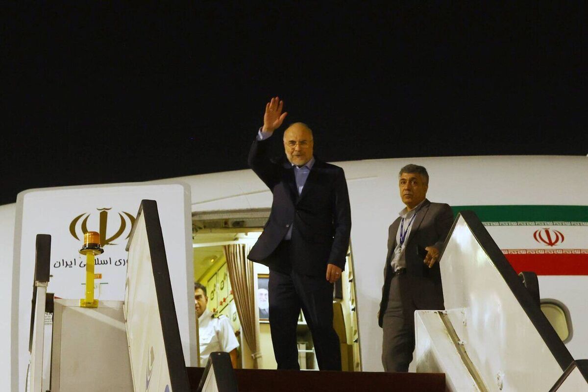 محمدباقر قالیباف رئیس مجلس شورای اسلامی پس از سفر سه روزه به کشور پاکستان با بدرقه مقامات ایالت سند پاکستان دقایقی پیش شهر کراچی را به مقصد تهران ترک کرد.