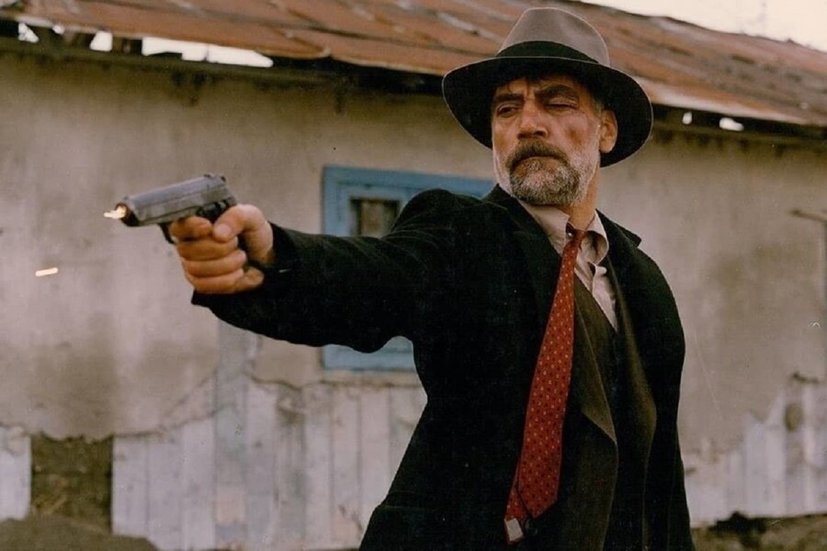 شبکه نمایش در ۱۷ آبان، هم‌زمان با سالروز تولد هادی اسلامی، بازیگر تأثیرگذار سینمای ایران، فیلم «مقاومت» را به نمایش می‌گذارد.