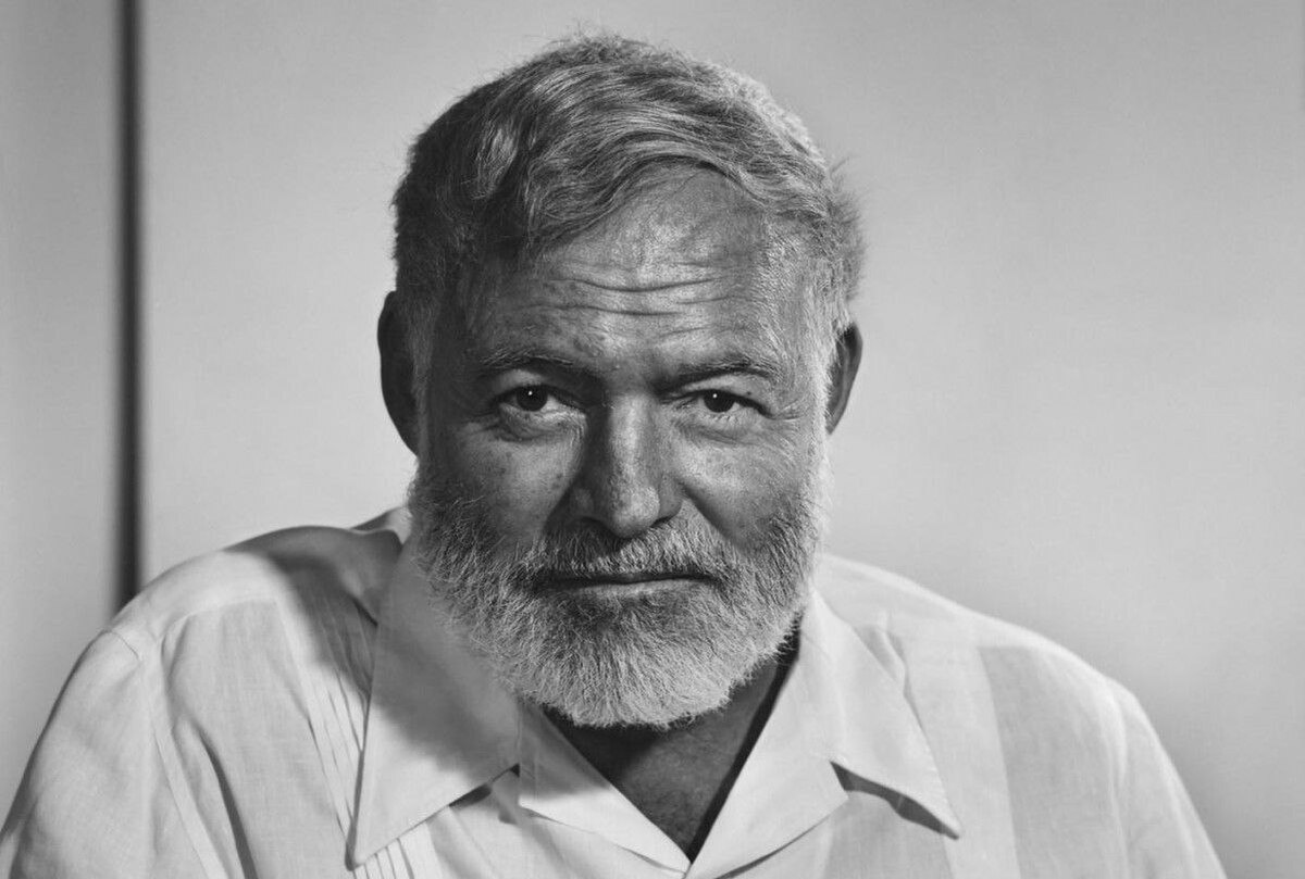 لحنی آهنین و آهنگرانه و سوار بر سَوادی بر ستون‌های جزئیات، و فضایی که نشان از جهان‌دیده بودن اوست. آن جهان‌بینی که می‌تواند درون و بیرون را به هارمونی برساند و قصه‌ای واقعی برای گفتن - ببخشید برای نوشتن - داشته باشد.