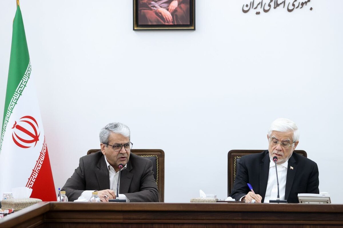 معاون اول رئیس‌جمهور با توصیه به کمیسیون‌های دولت برای ارتباط بیشتر با نخبگان، کارشناسان و تشکل‌های مردمی، گفت: دولت حق ندارد خلاف منویات مردم کاری کند. باید با ساز و کار مشخصی هم اقتدار دولت حفظ شود و هم مطالبات مردم به درستی تشخیص داده و دنبال شود.