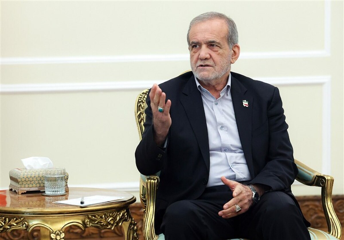 رئیس‌جمهور گفت: یکی از برنامه‌های‌مان این است که باید دولت را کوچک کنیم تا بتوانیم هزینه‌ها را کاهش دهیم.