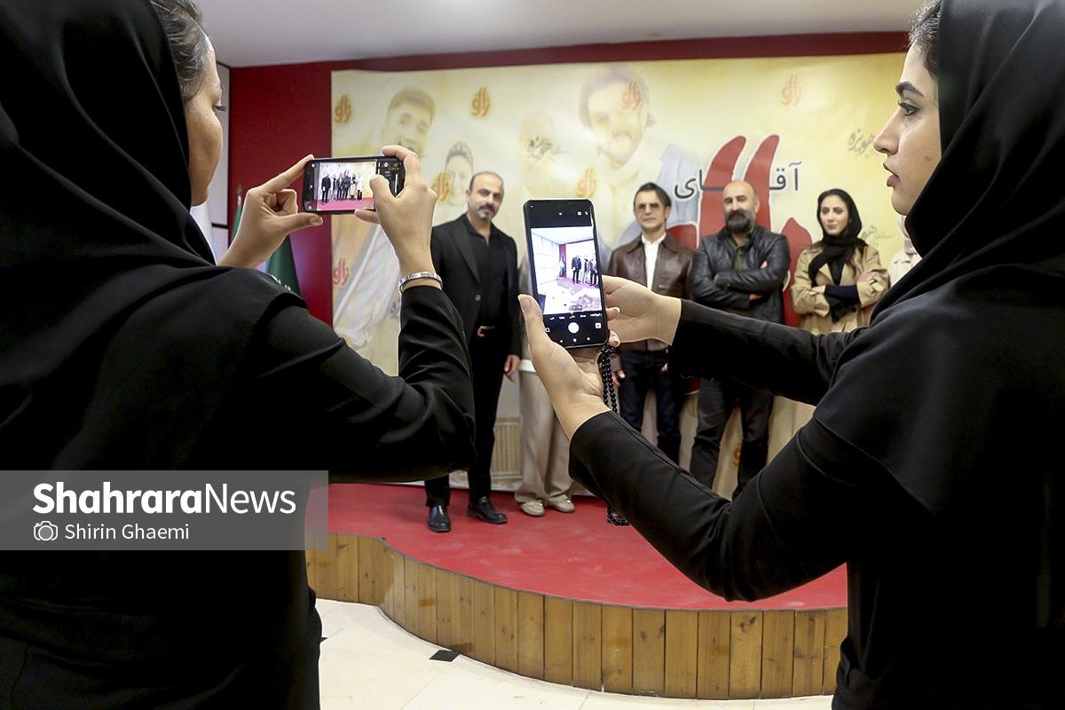 گزارش تصویری | اکران مردمی فیلم سینمایی «آقای زالو» با حضور عوامل در مشهد