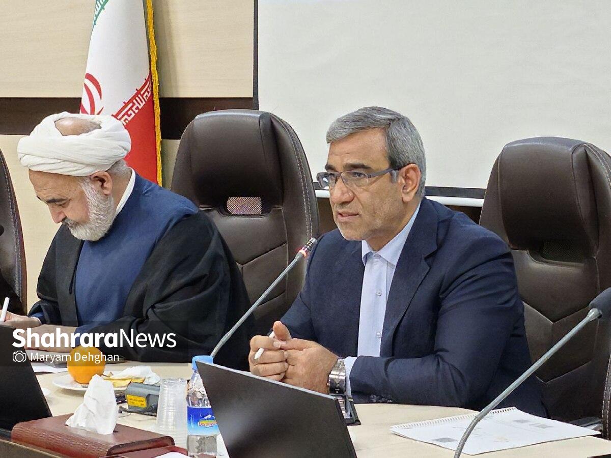 استاندار خراسان رضوی گفت: خراسان با بهره‌گیری از اقتصاد خصوصی و سرمایه‌های فرهنگی خود باید به الگویی برای کل کشور تبدیل شود و در شرایط کنونی که «جنگ تمام‌عیاری» علیه کشور در جریان است، وحدت و همکاری همه نهادها ضروری است.