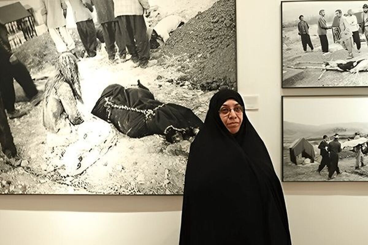 مریم کاظم‌زاده، خبرنگار و عکاسی است که در دهه شصت نه‌تنها روایتگر زن ایرانیِ مؤمن بود، بلکه در متن تاریخ ایستاد و با آگاهی و عاطفه، راه را ساخت.