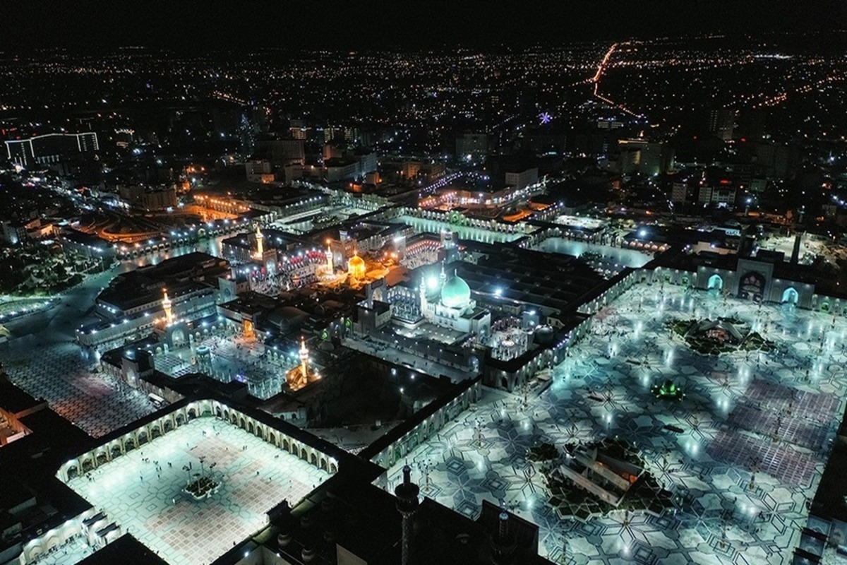 شهر مشهد تنها به بعد مذهبی محدود نمی‌شود، بازار‌های سنتی، مراکز خرید مدرن، پارک‌ها و طبیعت اطراف آن، تجربه‌ای متنوع از گردشگری را ارائه می‌دهند.