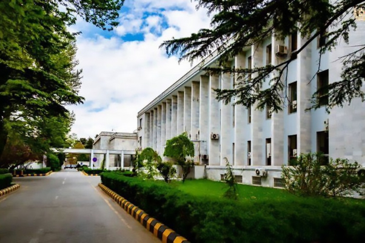 وزارت خارجه حکومت سرپرست افغانستان می‌گوید که هیئت این کشور با نیت صادقانه برای حل درگیری با پاکستان در مذاکرات استانبول شرکت کرد، اما «عدم همکاری پاکستان مانع از رسیدن به نتایج ملموس در مذاکرات استانبول شد.»