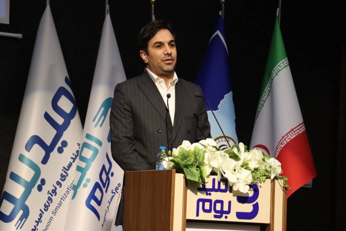 محمد محسن صدر، معاون وزیر و رئیس سازمان فناوری اطلاعات ایران، از اجرای پایلوت «داشبورد مدیریت ناترازی انرژی» در استان آذربایجان شرقی خبر داد. این پروژه با هدف بهینه‌سازی مصرف انرژی و با همکاری فعال بخش خصوصی، امکان رصد و مدیریت مصرف انرژی در خانوار‌ها و صنایع را فراهم می‌کند و بخشی از برنامه کلان دولت هوشمند به شمار می‌رود.