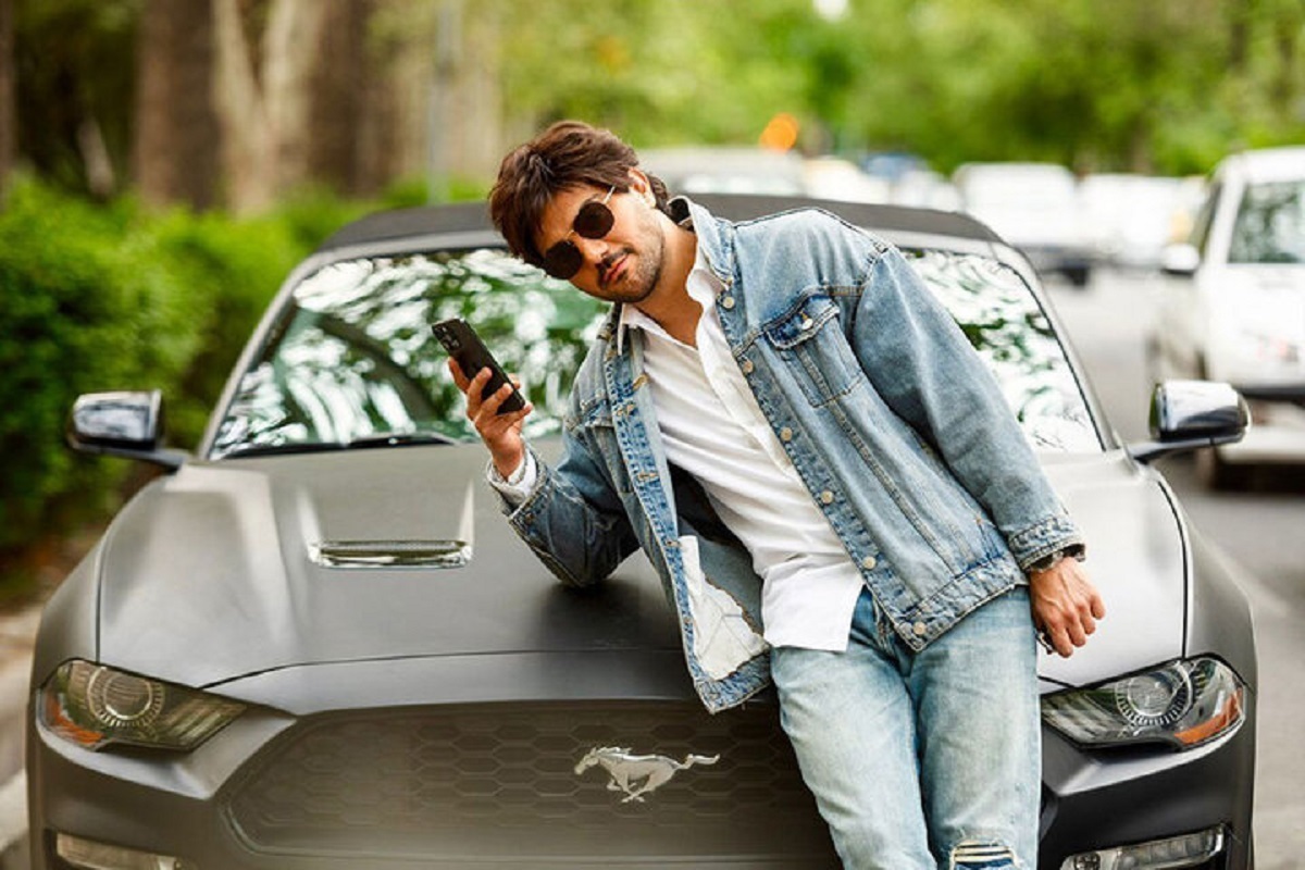 سینا مهراد به سریال «بدنام» به کارگردانی احسان سجادی حسینی اضافه شد.