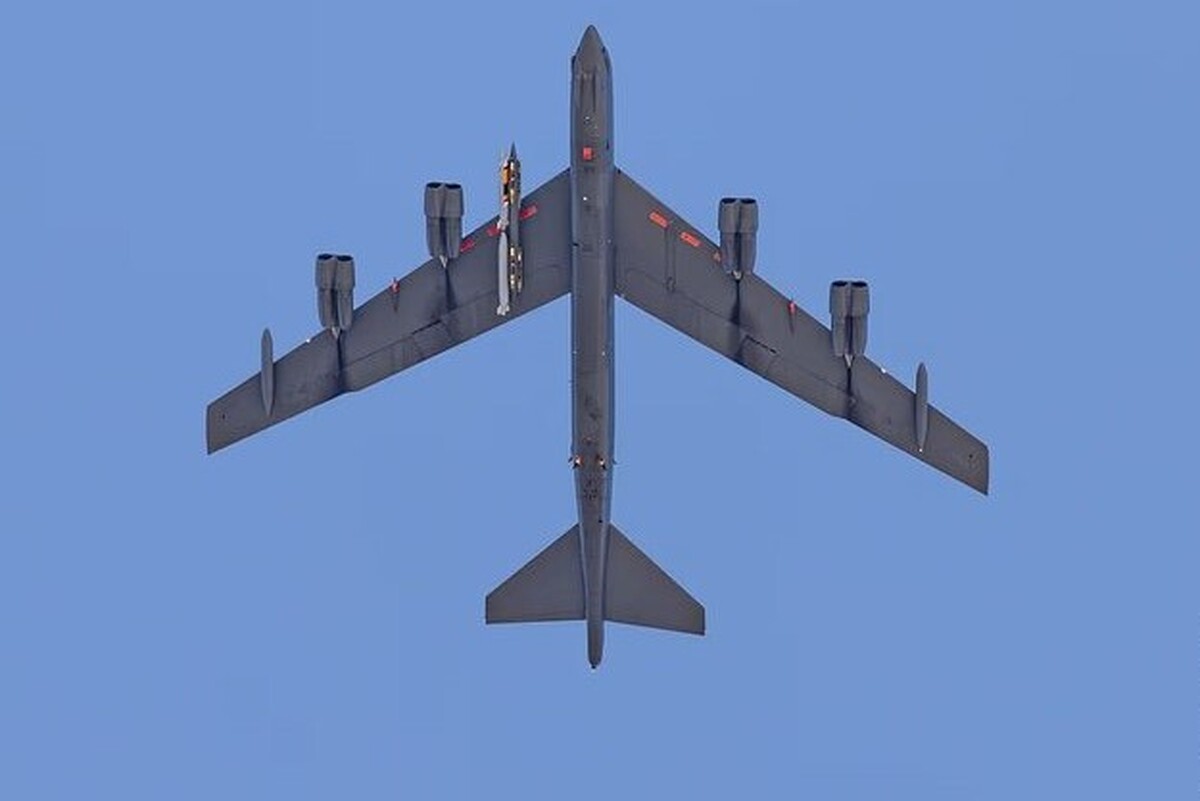 یک عکاس متخصص در حوزه هواپیما در آمریکا به‌طور اتفاقی تصویری را ثبت کرده است که نشان می‌دهد ایالات متحده در حال آزمایش مخفیانه یک موشک هسته‌ای مرگبار جدید است که قدرت تخریب شهرها را دارد.