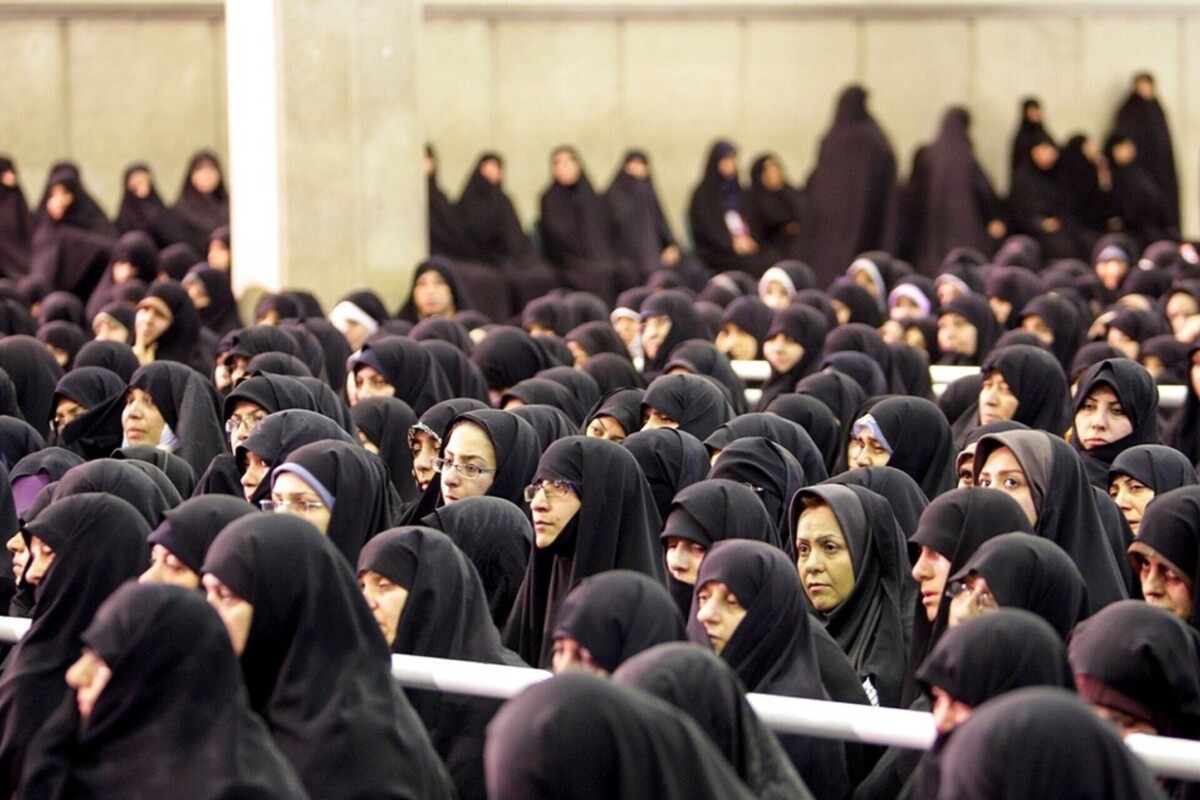 در روزگاری که جنگ روایت‌ها در عرصه فرهنگ و هویت شدت گرفته، بازگشت به گفتمان فاطمی می‌تواند راهی برای بازشناسی ارزش‌های اصیل انسانی و الهی باشد؛ گفتمانی که با محوریت عقلانیت، ایمان، عدالت و کرامت زن، نه‌تنها در روزگار صدر اسلام بلکه در هر عصر و نسلی قابلیت بازتولید دارد.