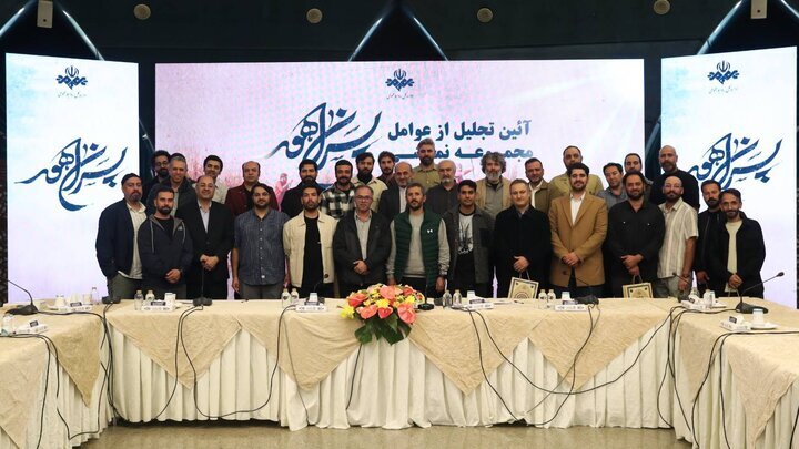 رئیس رسانه ملی از عوامل سریال «پسران هور» تجلیل کرد + عکس رئیس رسانه ملی از عوامل سریال «پسران هور» تجلیل کرد + عکس