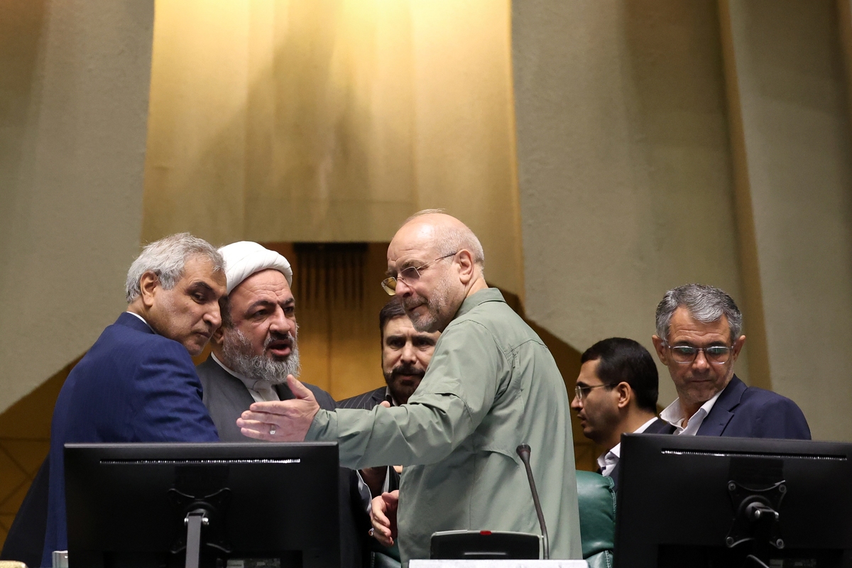 رئیس مجلس شورای اسلامی با بیان اینکه مردم ذی‌نفع نهایی برنامه هفتم هستند، گفت: مجلس باید تا پایان آبان‌ماه ۱۴۰۴، اشکالات در برنامه هفتم را به دولت بدهد تا آن را رفع کند و پیش‌بینی‌های لازم برای بودجه سال آینده را لحاظ کند.