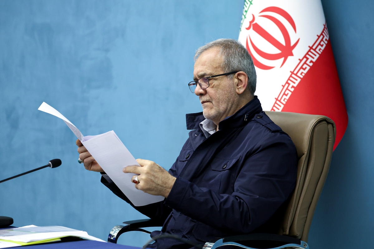 رئیس جمهور: با مشارکت مردم و تکیه بر جوانان مشکلات کشور را حل خواهیم کرد