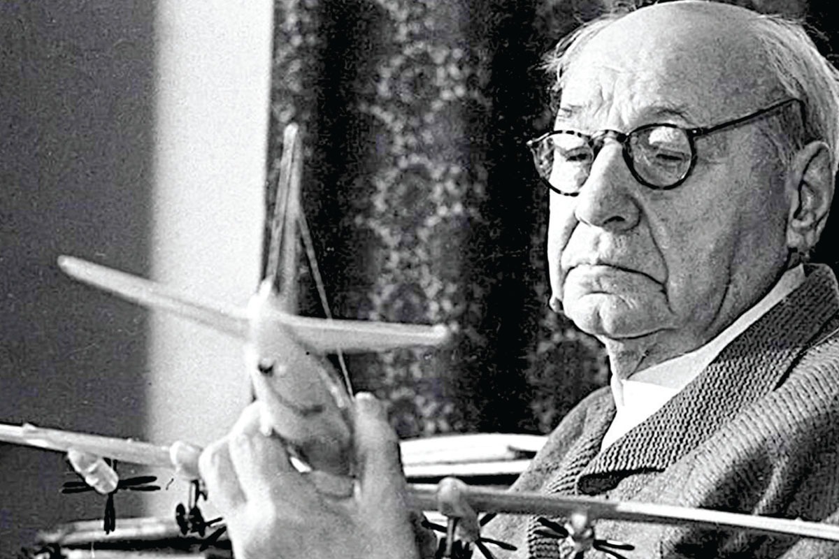 یادی از اندری توپولف، مخترع نامدار صنعت هوایی روسیه که هواپیما‌های توپولف به نام اوست، هم‌زمان با زادروزش.