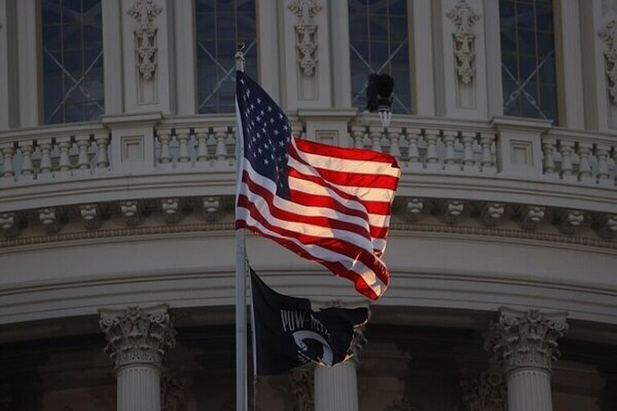 خبرگزاری رویترز گزارش داد که فقط طی شب گذشته ۲۸۰۰ پرواز در آمریکا لغو شده و ۱۰۲۰۰ پرواز هم با تأخیر انجام شده است.