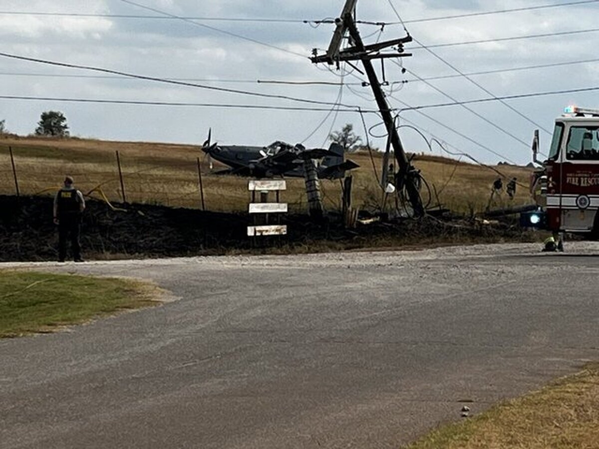 یک هواپیمای ضدشورش جدید متعلق به نیروی هوایی ایالات متحده آمریکا در حین یک پرواز آموزشی در نزدیکی اوکلاهما سیتی سقوط کرد.