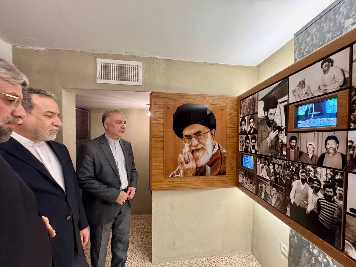 وزیر امور خارجه از منزل رهبر معظم انقلاب در مشهد بازدید کرد.