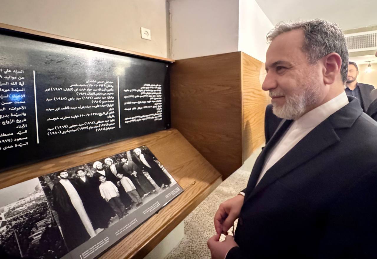 بازدید عراقچی از منزل رهبر معظم انقلاب در مشهد + تصاویر