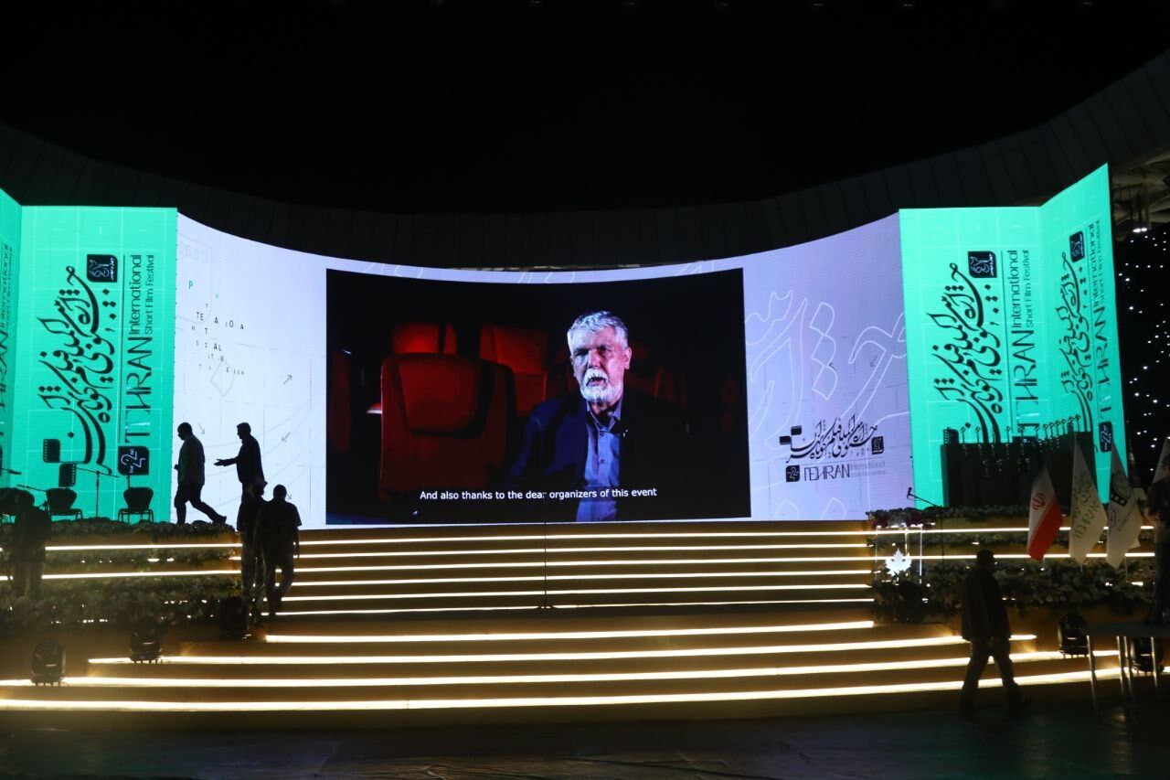 آیین اختتامیه چهل و دومین جشنواره بینالمللی فیلم کوتاه تهران + تصاویر آیین اختتامیه چهل و دومین جشنواره بینالمللی فیلم کوتاه تهران + تصاویر