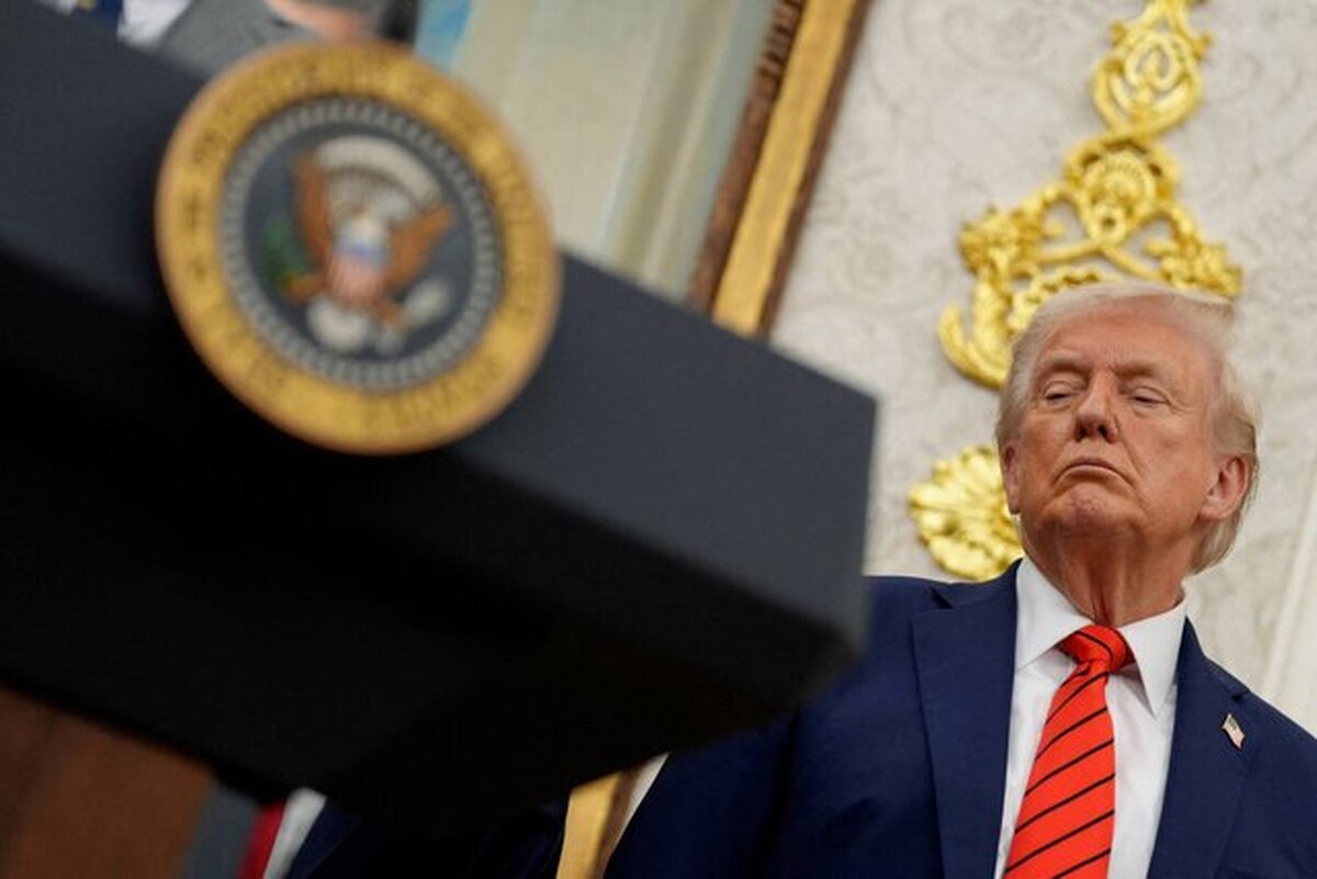 «دونالد ترامپ» رئیس‌جمهور آمریکا روز جمعه دستور اعزام یک گروه ناو هواپیمابر تهاجمی به منطقه‌ی کارائیب را صادر کرد.