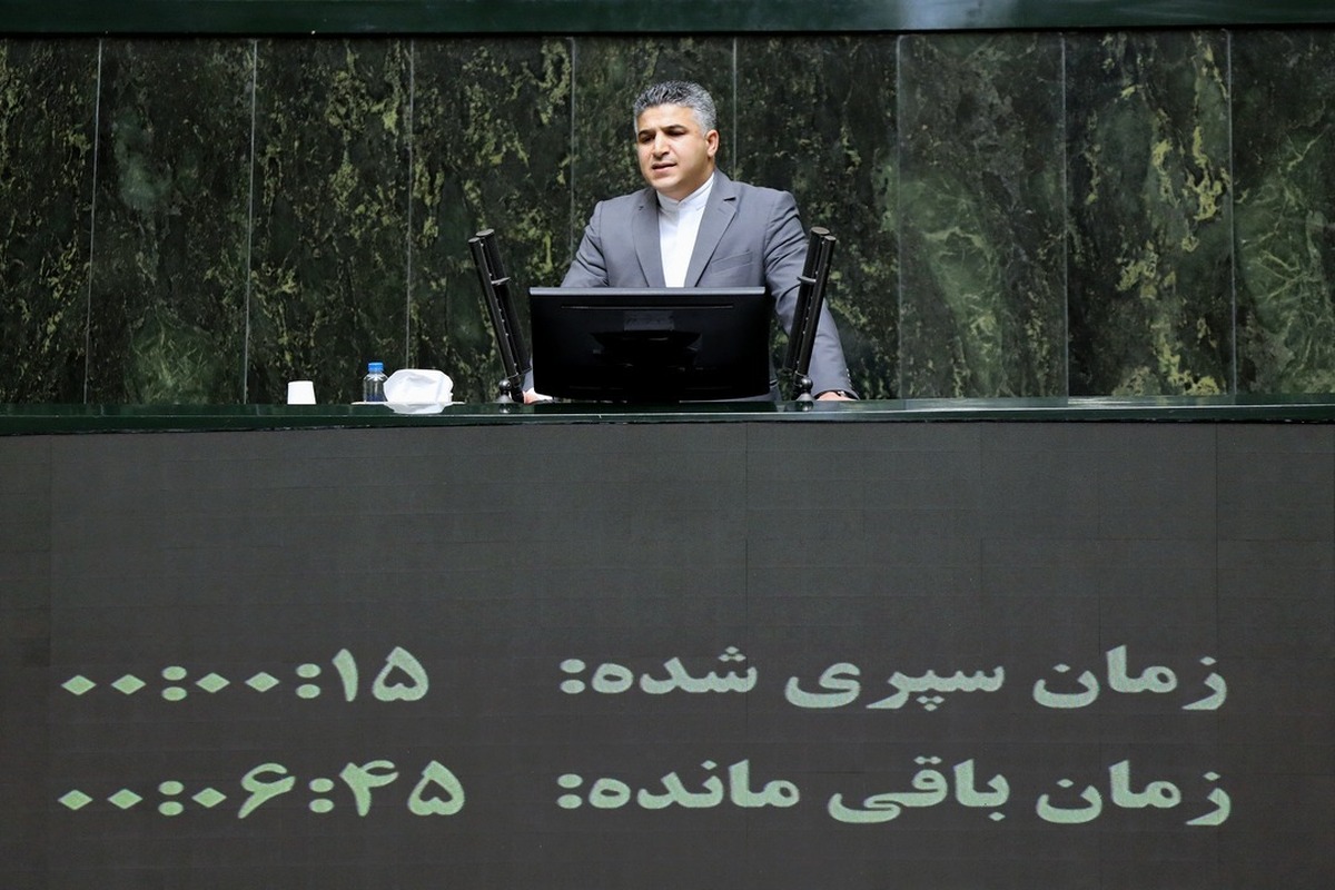 سخنگوی کمیسیون برنامه و بودجه در تشریح گزارش این کمیسیون درباره میزان تحقق حوزه اقتصادی در برنامه هفتم پیشرفت با بیان اینکه روند تحقق تکالیف در حوزه ساماندهی نظام دارو و تجهیزات محقق نشده است، گفت: همچنین عملکرد دولت در جهت افزایش معدل دانش‌آموزان دوره متوسطه دوم جهت معکوس داشته است.