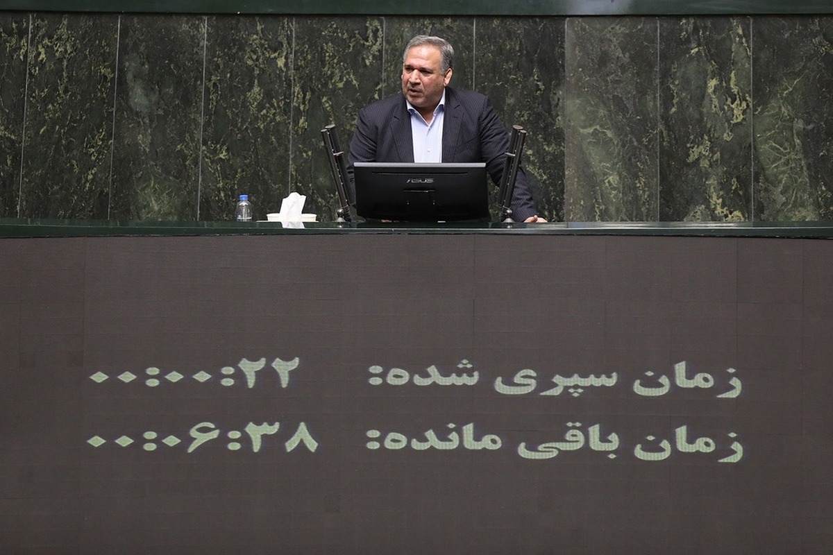 رئیس کمیسیون اقتصادی مجلس شورای اسلامی با انتقاد از بی‌توجهی دستگاه‌های اجرایی به احکام برنامه هفتم گفت: در حالی که قانون بر رشد ۸ درصدی و توسعه صادرات غیرنفتی تأکید دارد، روند‌های اقتصادی رو به افول است و بسیاری از نهاد‌ها از اجرای قوانین مصوب سر باز زده‌اند.