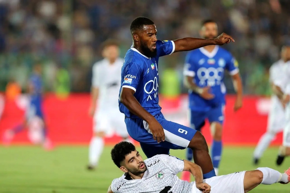 نازون که پیش‌تر به دلیل بازی برای تیم ملی هایتی، بازی با چادرملو و ذوب‌آهن را از دست داده بود، این بار نیز در بازی جام حذفی نمی‌تواند استقلال را همراهی کند.