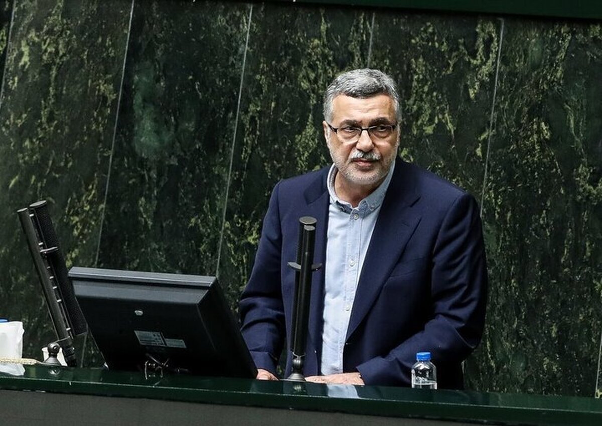 وزیر بهداشت، درمان و آموزش پزشکی تاکید کرد: با تمام ظرفیت و با در نظر گرفتن مصالح و منابع به دنبال اجرای پزشک خانواده و نظام ارجاع هستیم.