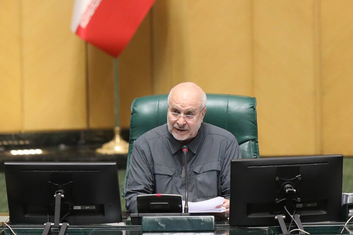 رئیس مجلس شورای اسلامی، گفت: دولت یک ماه فرصت دارد طبق گزارش‌های مطرح شده در بررسی اجرای سال نخست برنامه هفتم توسعه، بودجه ۱۴۰۵ را اول دی ماه و منطبق با جمع بندی‌ها براساس برنامه هفتم توسعه و پیشرفت به مجلس شورای اسلامی ارائه دهد.