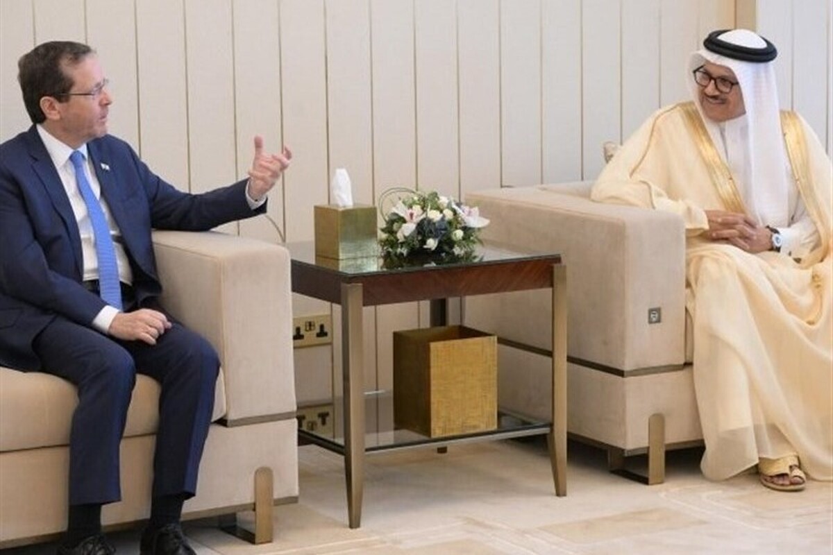 به رغم جنایات وحشیانه رژیم صهیونیستی در نوار غزه و اعتراض و بایکوت جهانی در واکنش به نسل کشی‌های صهیونیست‌ها علیه مردم فلسطین، سفیر بحرین به تل آویو بازگشت.