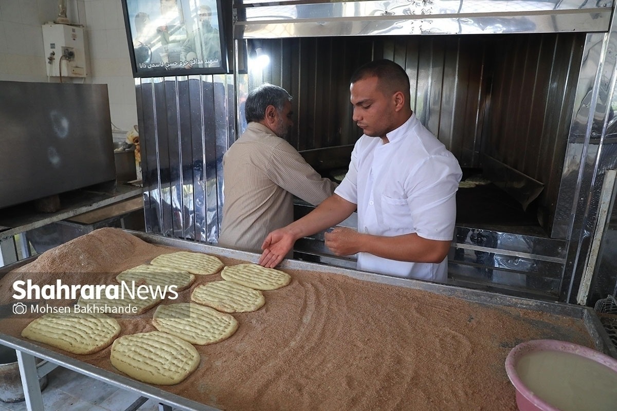 معاون استاندار و دبیر شورای تامین خراسان رضوی با اشاره به برخی نابسامانی‌ها در شیوه اعمال افزایش قیمت نان گفت: مسوولان اقتصادی و اتحادیه نانوایان در شهرستان‌ها باید شیوه صحیح فروش و اعمال افزایش قیمت نان را برای مردم فراهم کرده و سامان دهند.