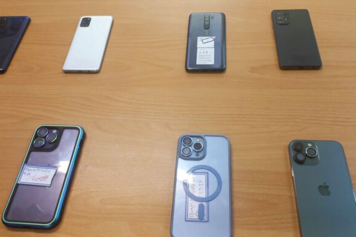 فروشنده جوانی که گوشی همراهش پس از سرقت اوراق شده بود، به یک دستگاه گوشی جدید رسید.