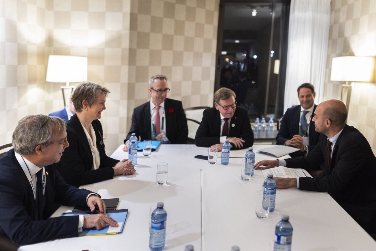 وزرای امور خارجه تروئیکای اروپایی در دیدار سه‌جانبه با یکدیگر، درباره برنامه هسته‌ای ایران رایزنی کردند.