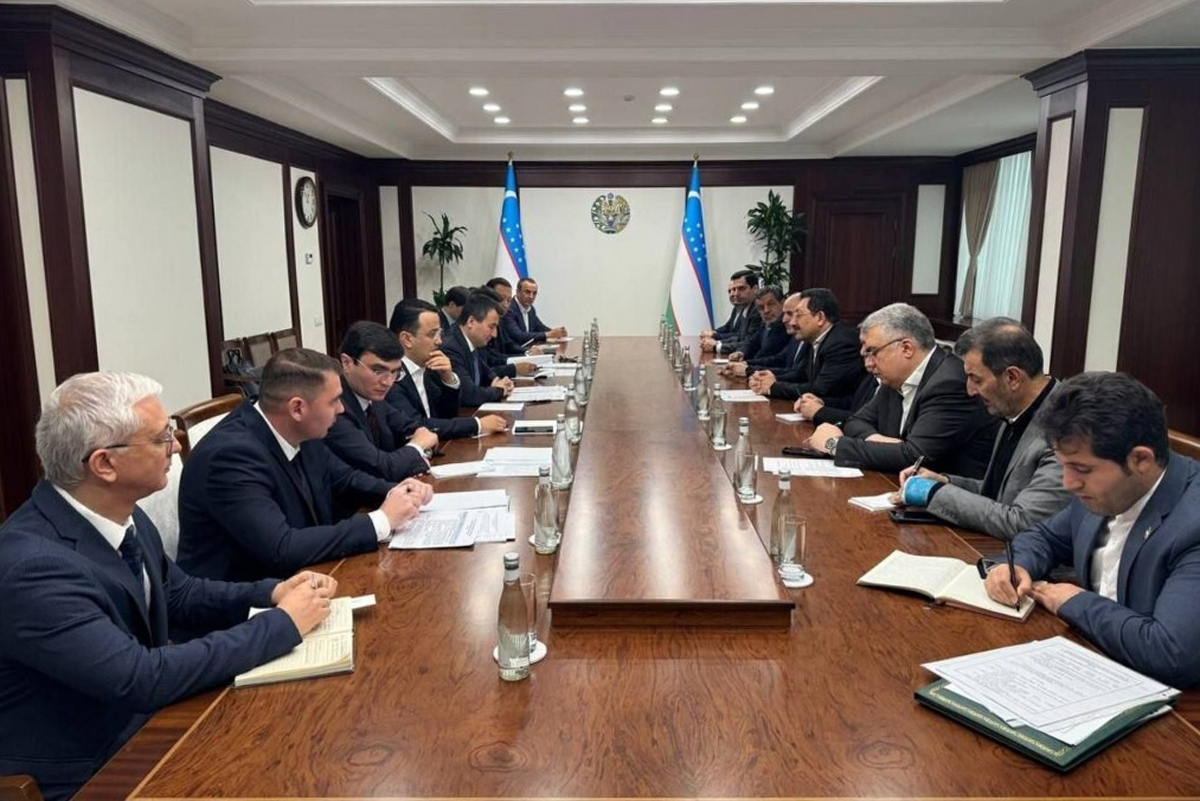 سفر سه‌روزه «سیدمحمد اتابک» وزیر صنعت، معدن و تجارت جمهوری اسلامی ایران، به تاشکند، پایتخت ازبکستان، نقطه عطفی در مسیر توسعه روابط اقتصادی و تجاری میان دو کشور بود؛ سفری که با رایزنی‌های سطح بالا و بازدید‌های تخصصی، زمینه‌ساز تدوین سندی جامع برای همکاری‌های آینده شد.