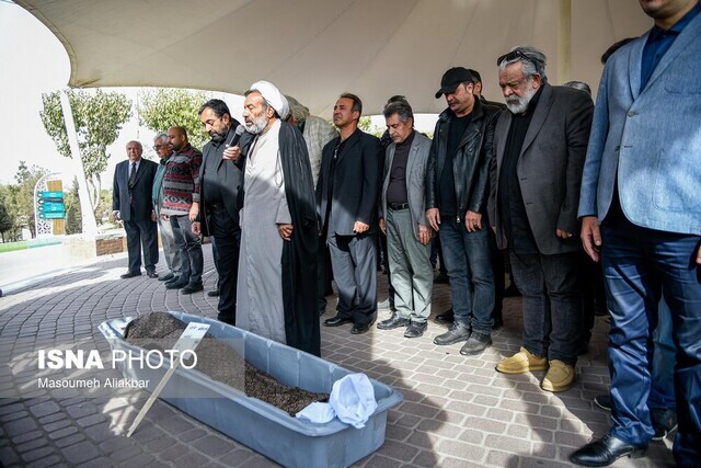 مراسم تشییع و خاکسپاری پیکر همایون ارشادی، بازیگر مطرح سینما + عکس و فیلم مراسم تشییع و خاکسپاری پیکر همایون ارشادی، بازیگر مطرح سینما + عکس و فیلم