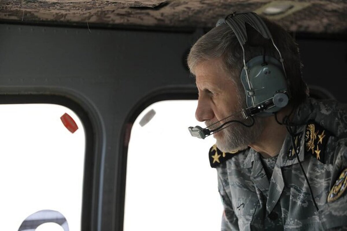 فرمانده کل ارتش جمهوری اسلامی ایران با سفر به مرزهای شرقی ایران اسلامی، از روند احداث دیوار مرزی در شمال شرق کشور و میزان آمادگی و توان رزمی یگان‌های ارتش در این مناطق بازدید کرد.