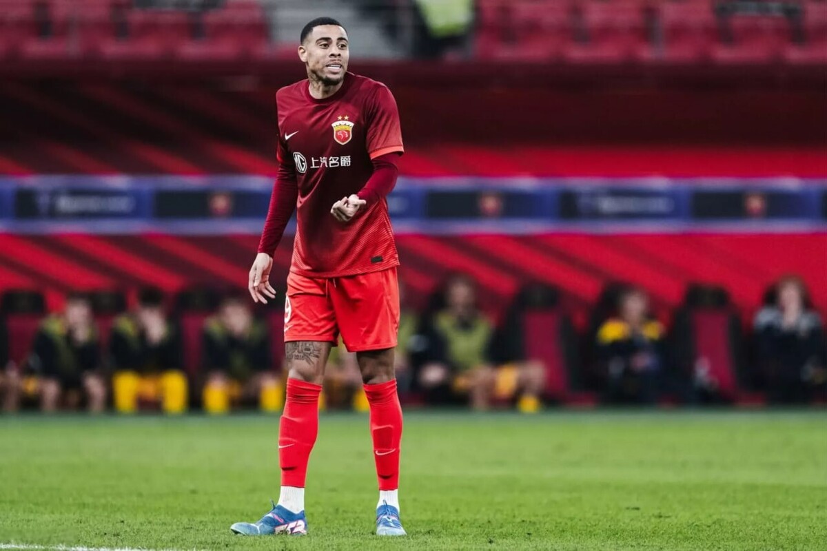 در حالی که تنها پنج هفته تا پایان نیم فصل لیگ برتر باقی مانده، گمانه‌زنی‌ها در مورد لیست ورودی و خروجی سرخپوشان شدت گرفته است.