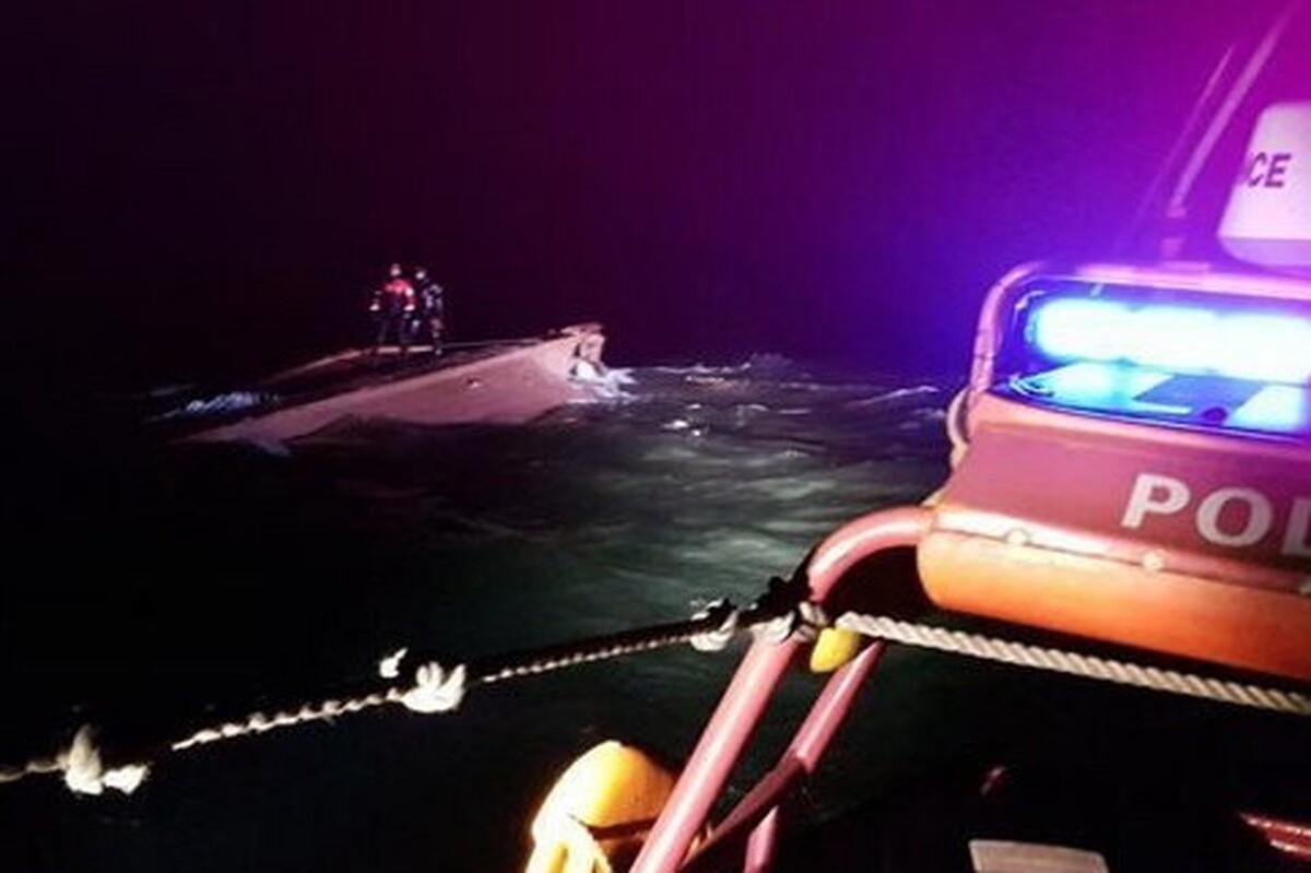 «سازمان بین‌المللی مهاجرت» (IOM) امروز (چهارشنبه) اعلام کرد چند روز پیش، یک قایق بادی حامل ۴۹ مهاجر و پناهجو در آب‌های ساحلی لیبی واژگون شده و در پی این حادثه، ۴۲ نفر مفقود شده‌اند که به احتمال زیاد جان خود را از دست داده‌اند.