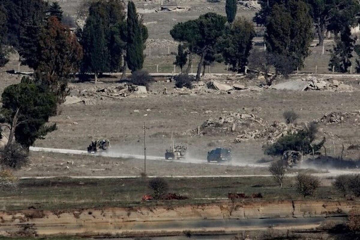 نیروهای رژیم صهیونیستی در ادامه تجاوزات خود؛ با ایجاد موانع خاکی در حومه قنیطره در جنوب سوریه، به عابران سوری در جنوب کشورشان اجازه عبور و مرور نمی‌دهند.