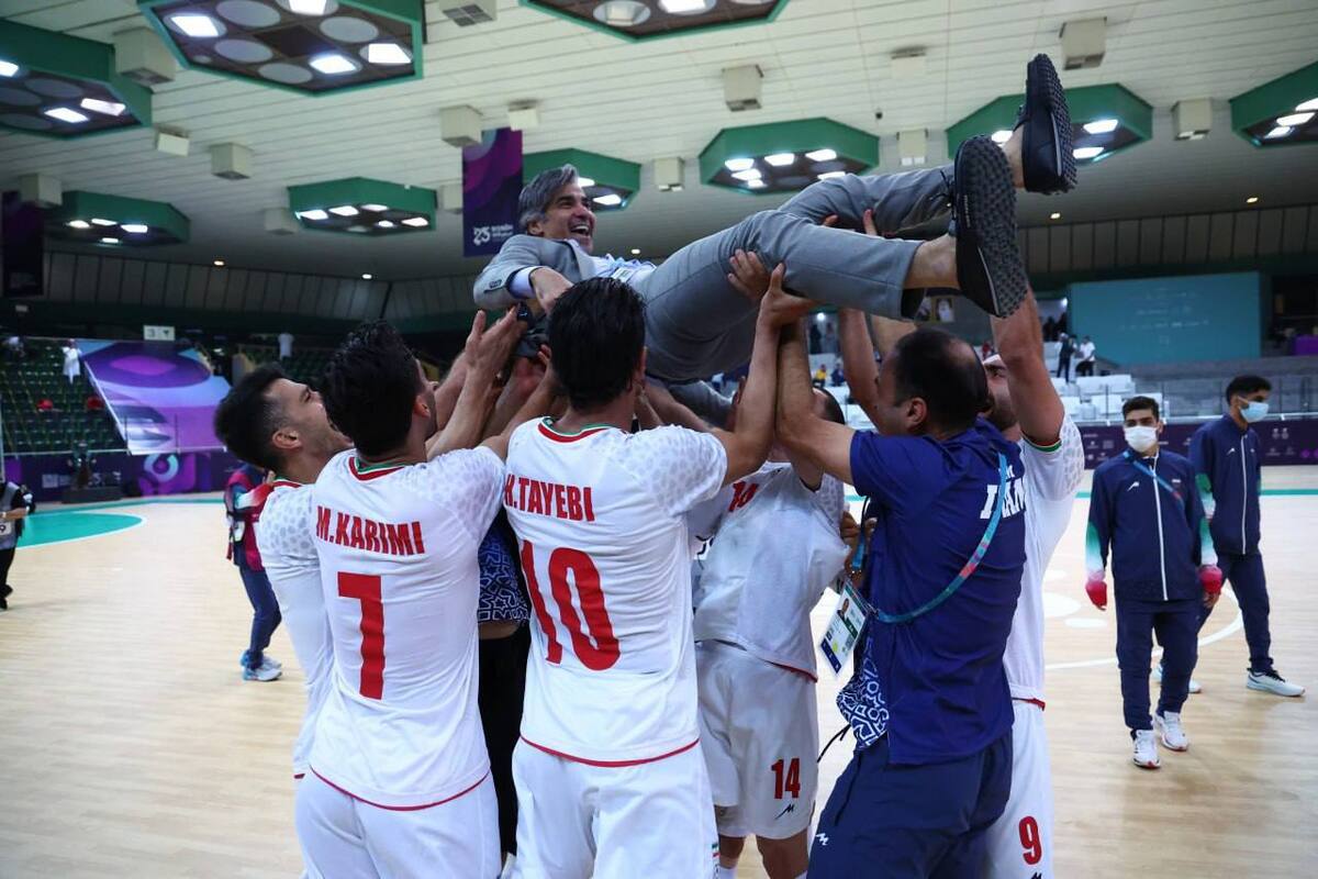 سرمربی تیم ملی فوتسال ایران، پس از بازگشت از بازی‌های همبستگی کشور‌های اسلامی و کسب مدال طلا، ضمن ابراز رضایت از عملکرد شاگردانش، وعده داد که تیم ملی با تمام توان برای تکرار قهرمانی در آسیا آماده خواهد شد.