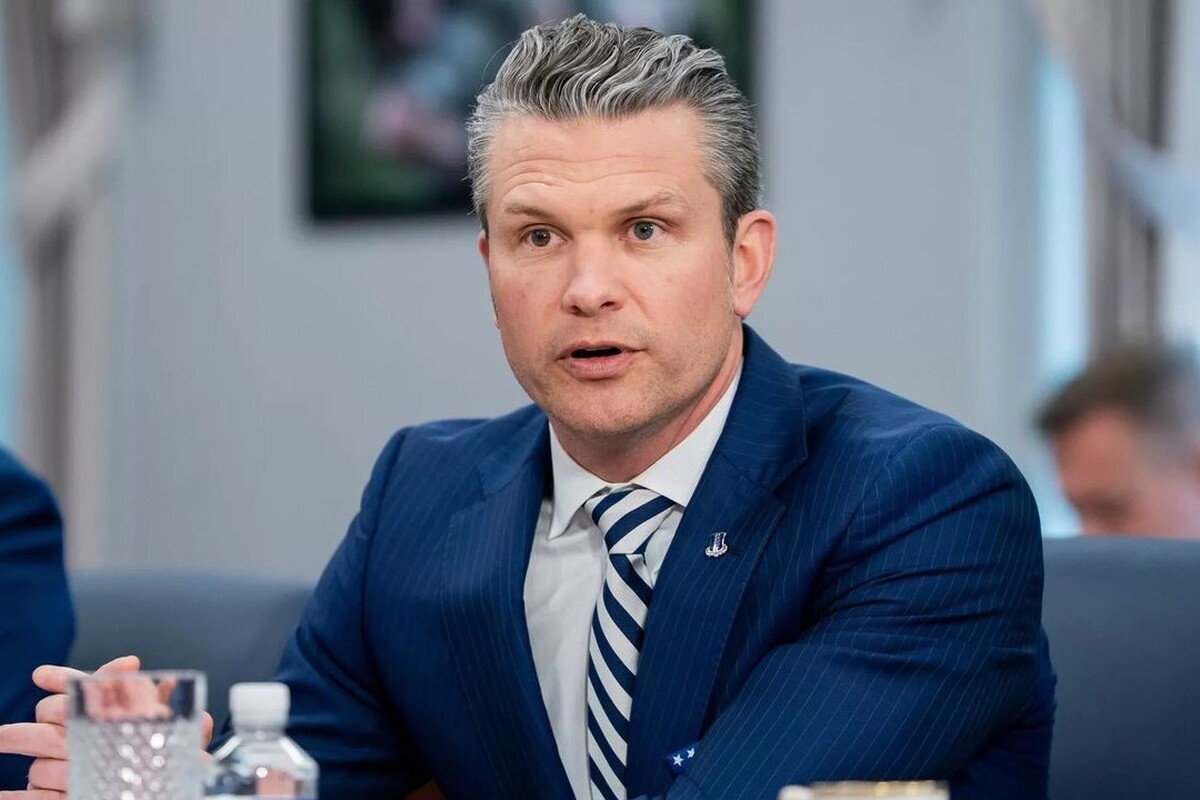 وزیر جنگ آمریکا همزمان با افزایش انتقادات از حملات این کشور به کشتی‌ها در حوزه کارائیب و سواحل ونزوئلا به بهانه حمل مواد مخدر، گفت: ارتش آمریکا  اختیارات قانونی لازم را برای انهدام قایق‌های حمل مواد مخدر در آب‌های آمریکای جنوبی دارد.