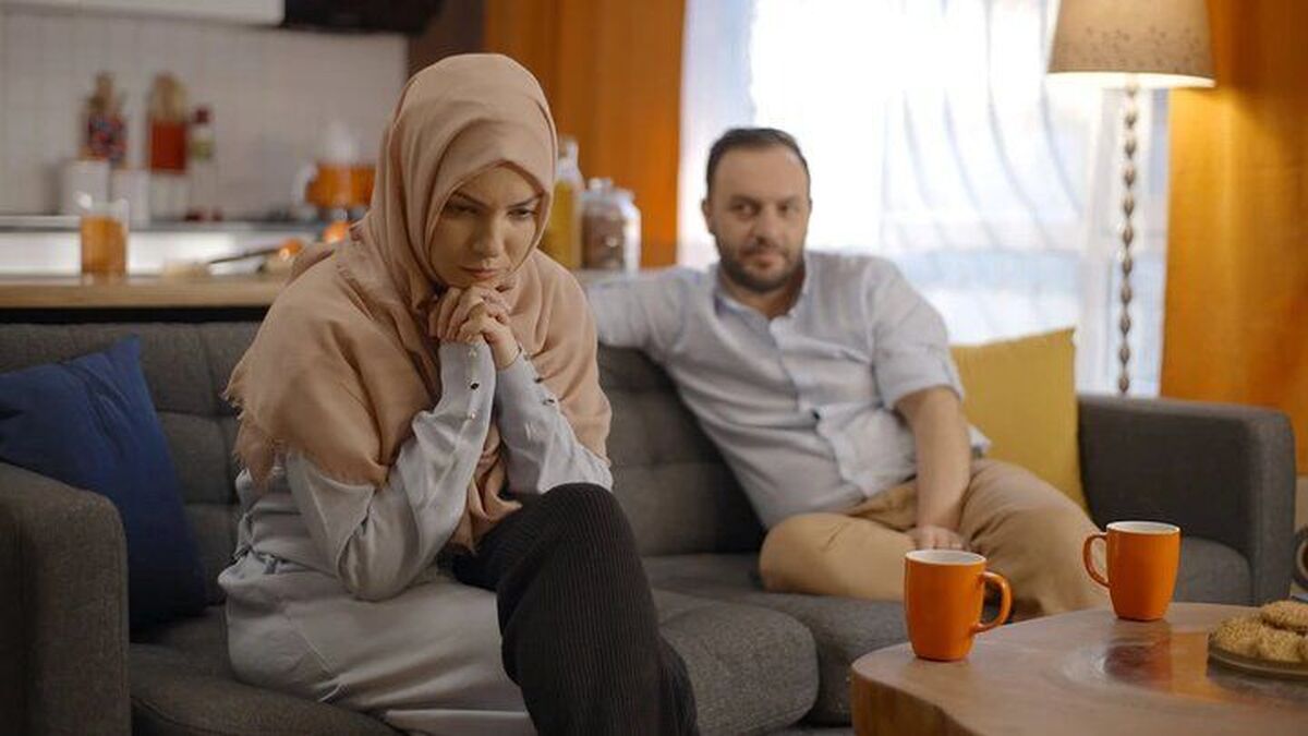 طلاق عاطفی، یک بحران پنهان است که پیامد‌های آن در برخی موارد از طلاق رسمی نیز وخیم‌تر است؛ زیرا زوجین و فرزندان را در یک محیط تنش‌زا به دام می‌اندازد.