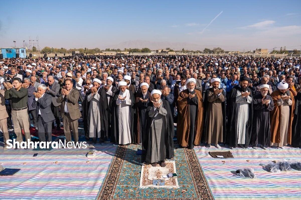 نماز باران با حضور ۵ هزار نمازگزار در مشهد اقامه شد (۲۲ آبان ۱۴۰۴)
