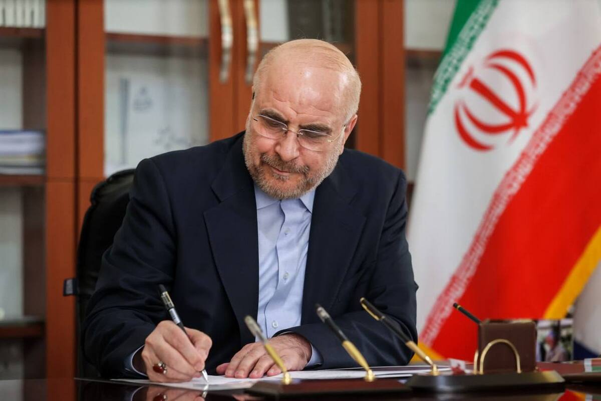 رئیس مجلس شورای اسلامی سه قانون حمایت از ایرانیان خارج از کشور، فهرست قوانین و احکام نامعتبر در حوزه ایثارگران و همچنین تفسیر قانون انتخابات شوراها را جهت اجرا به رئیس جمهور ابلاغ کرد.