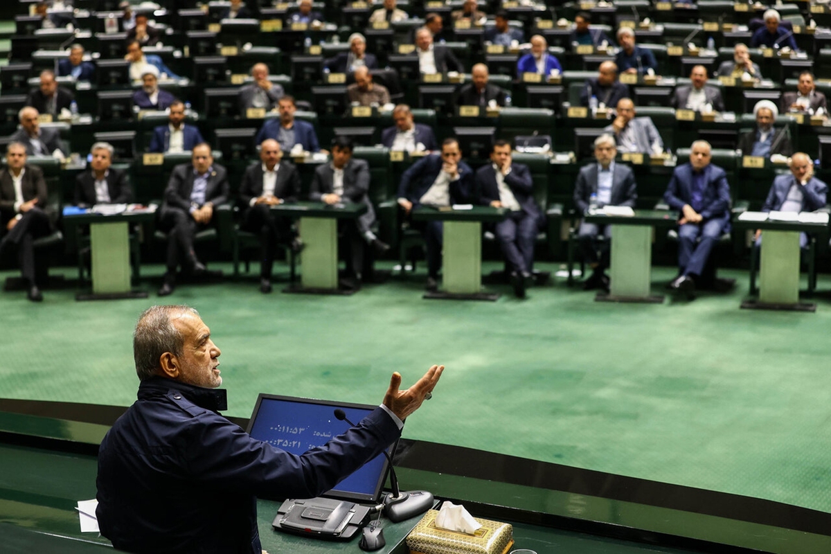 رئیس جمهور: مجلس کمک کند هزینه‌های بیخود و اضافی بودجه حذف شود