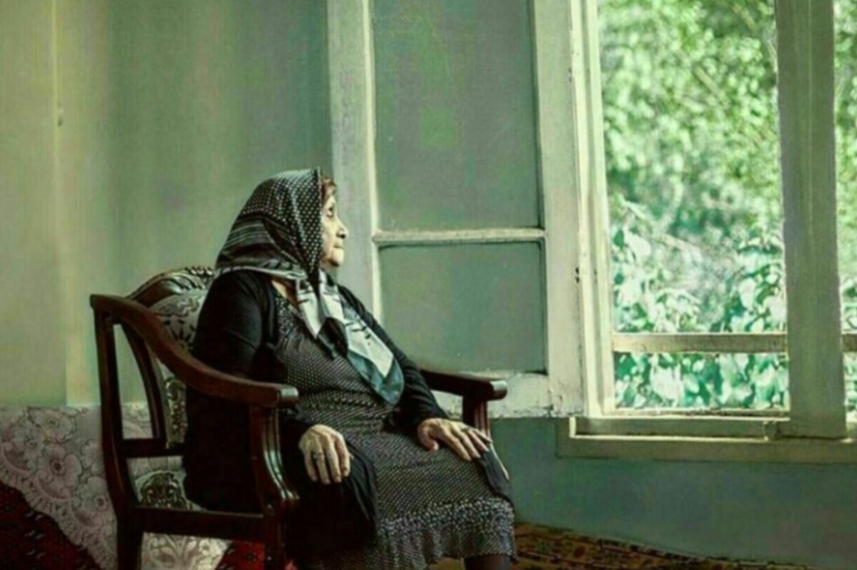 بسیاری از مادران میان‌سال، امروز با احساس تنهایی و حذف‌شدگی از کانون عاطفی خانواده دست‌و‌پنجه نرم می‌کنند.